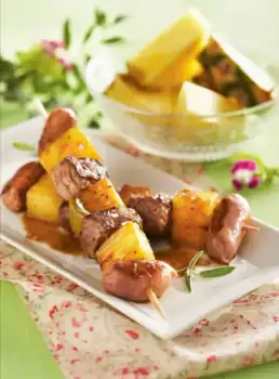 Brochetas de salchipapas